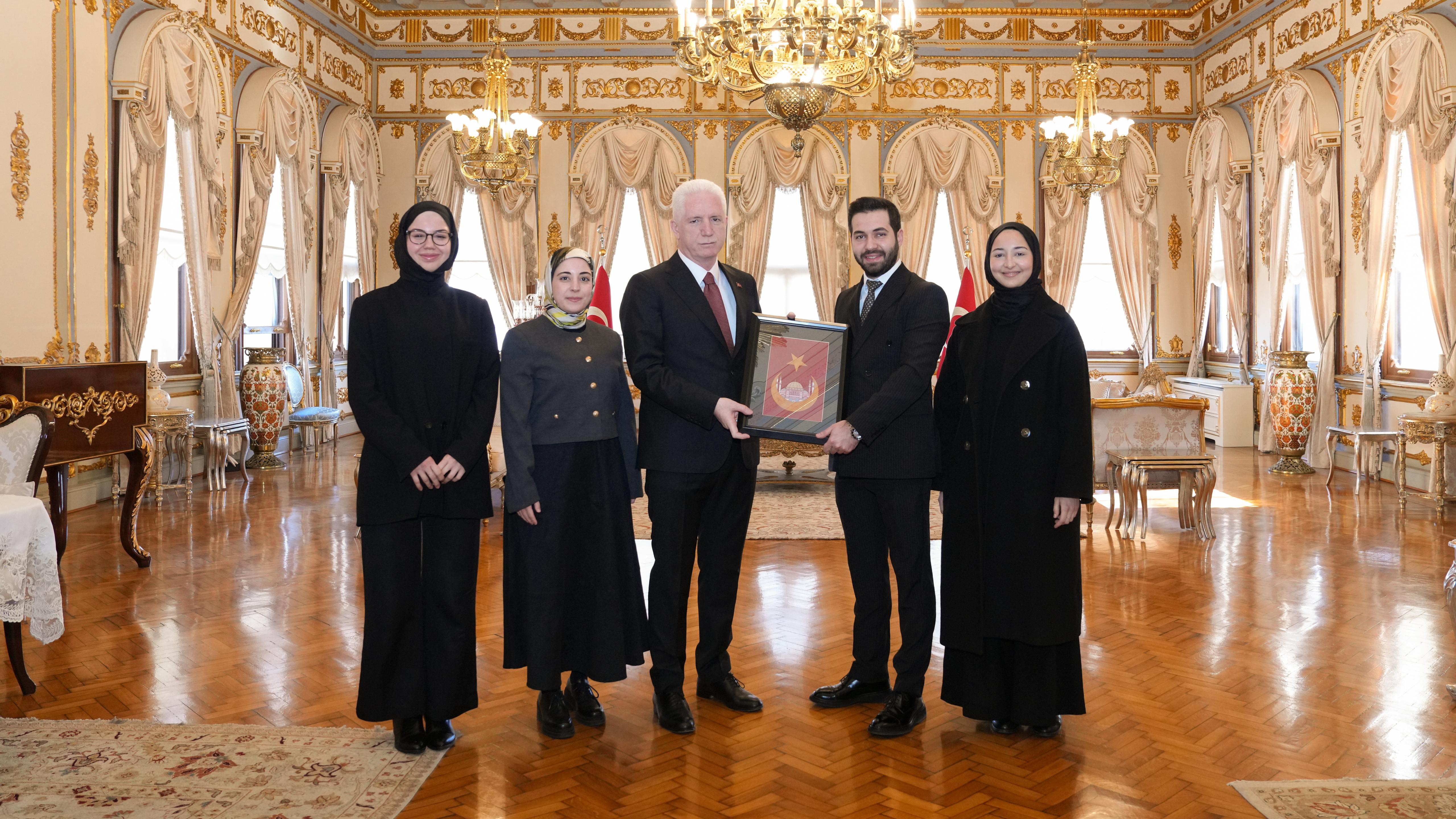 BirSanat.com Yönetim Kurulu Başkanı Muhammed Fırat Yarar ve Ekibinden İstanbul Valiliği’ne Sanat Ziyareti